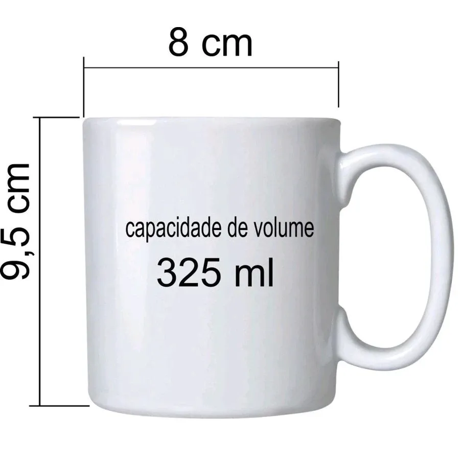 Infográfico técnico informando as dimensões de 9,5 cm de altura por 8 cm de largura e a capacidade ideal de 325 ml da Caneca Claymore Manga Anime Personalizada - Teresa Clare.